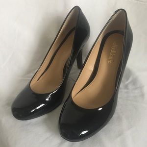 Beautiful pair black heels! Excellent condition